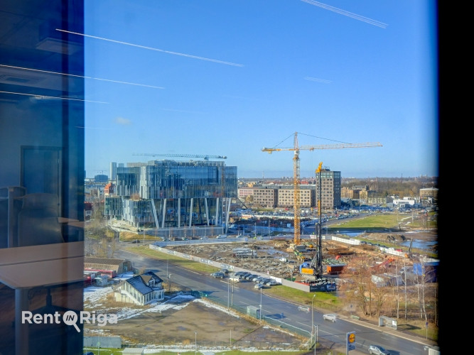 Mūsdienīgs birojs ar atvērta tipa plānojumu Place Eleven biroju ēkas 10. stāvā.  Pieejamas 6 Rīga - foto 1