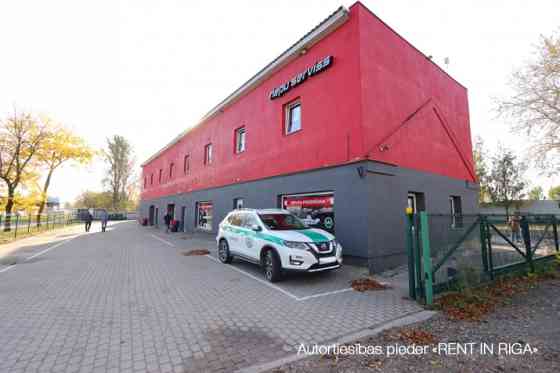 Servisa ēka, veikala/biroja ēka un teritorija Rumbulā.   Abu ēku GBA 1084 m2. Zemes platība īpašumā  Rīgas rajons