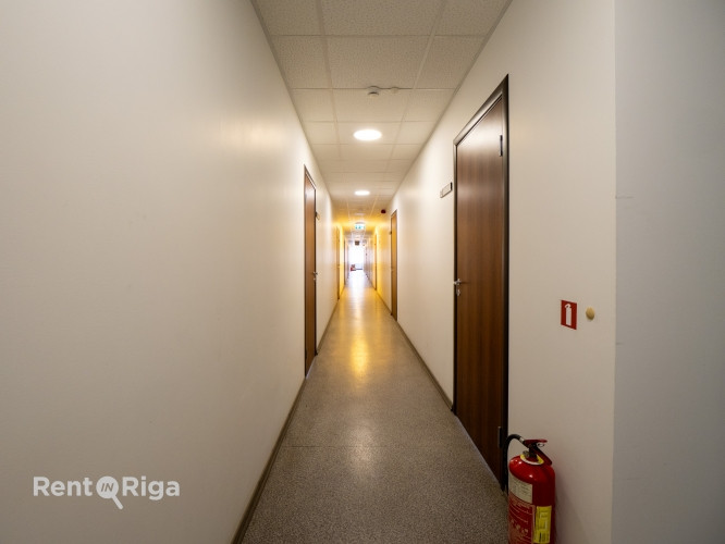 Izīrē biroju ēku Iļģuciemā.  Kopējā ēkas platība 1500 m2. 1. stāva platība 462m2;  2. Rīga - foto 5