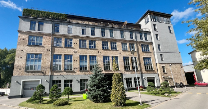 Tiek  pārdots pilnībā aprīkots un labiekārtots divistabu dzīvoklis ar visām ērtībām: Rīga - foto 1