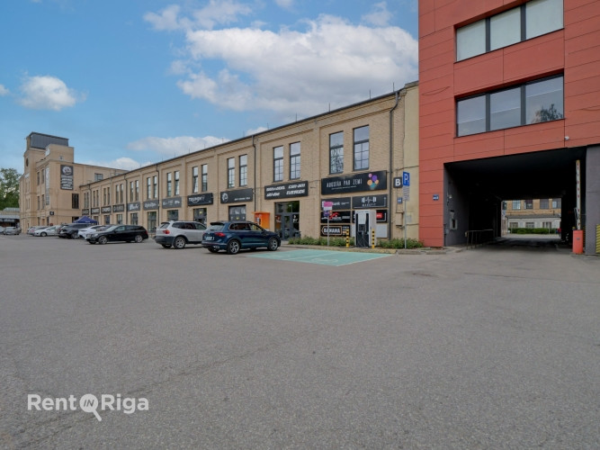 Industriāla stila birojs Juglā ar skatu uz Brīvības gatvi.  Iznomā 40,1 m plašas atvērtā Rīga - foto 1