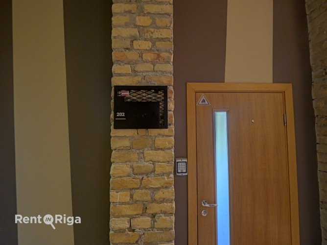 Industriāla stila birojs Juglā ar skatu uz Brīvības gatvi.  Iznomā 40,1 m plašas atvērtā Rīga - foto 6