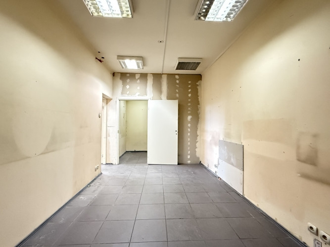 Telpas nelielai ražošanai, veikalam vai citai nodarbei.  Renovēta multifunkcionāla ēka Rīga - foto 3