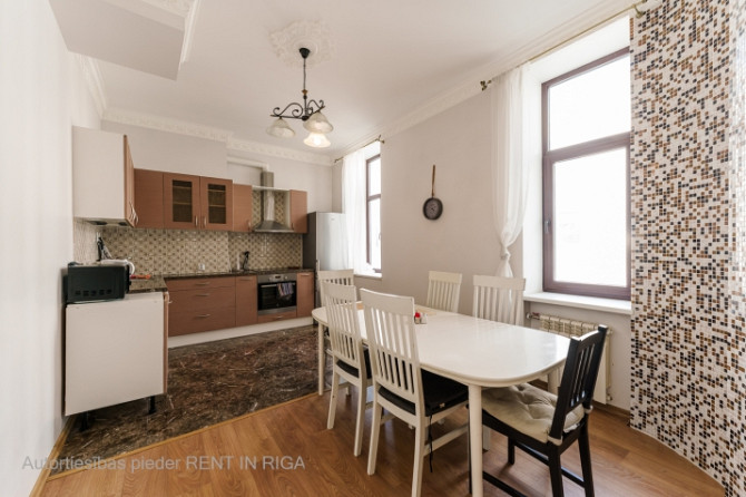 Piedāvājumā plašs 4 istabu dzīvoklis kapitāli renovētā ēkā pašā Rīgas centrā. Māja Rīga - foto 5
