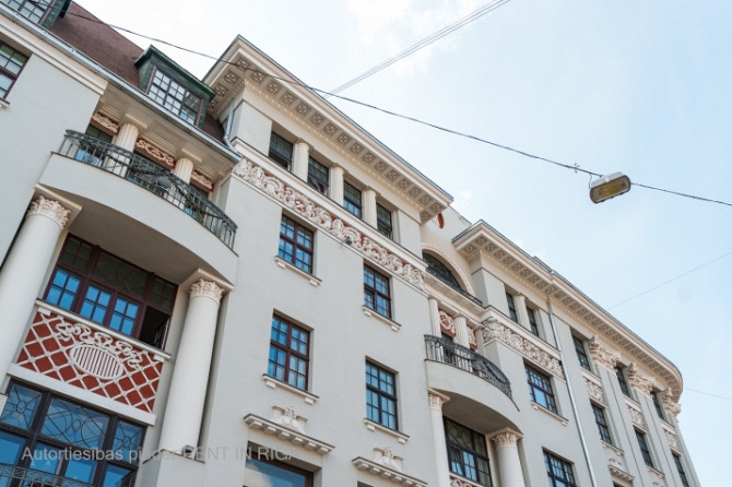 Piedāvājumā plašs 4 istabu dzīvoklis kapitāli renovētā ēkā pašā Rīgas centrā. Māja Rīga - foto 3