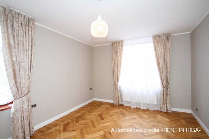 Sava privātmāja pašā pilsētas centrā. Tiek pārdota mājīga un pārdomāta māja ar nelielu Rīga - foto 8