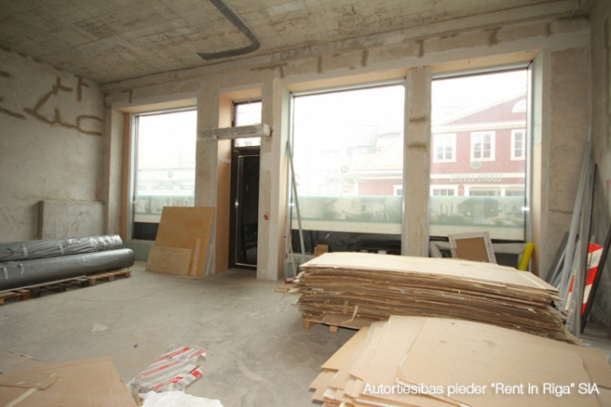 Iznomā komerctelpas Rīgas centrā. Telpas atrodas pilnībā renovētā ēkā ar ļoti teicīgu Rīga - foto 4