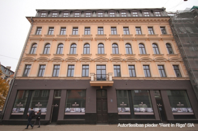 Iznomā komerctelpas Rīgas centrā. Telpas atrodas pilnībā renovētā ēkā ar ļoti teicīgu Rīga - foto 1