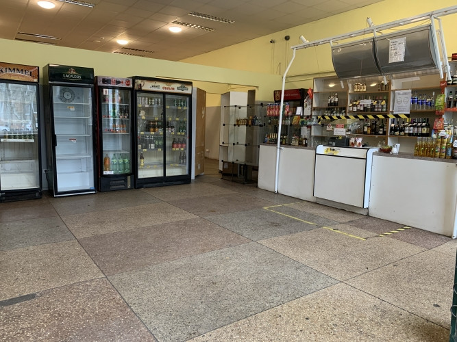 Tirdzniecības vieta nelielā tirzniecības centrā, kurš ir koncentrēts uz tirgus tipa vietām. Rīga - foto 7