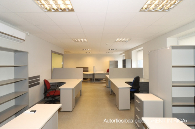 Birojs Šķirotavā.  + 2. stāvs. + Platība sastāv no koridora/recepcijas, trīs kabinetiem, Rīga - foto 6