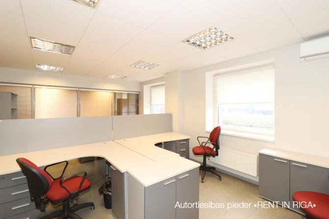 Birojs Šķirotavā.  + 2. stāvs. + Platība sastāv no koridora/recepcijas, trīs kabinetiem, Rīga - foto 9
