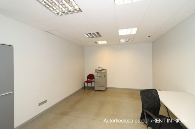 Birojs Šķirotavā.  + 2. stāvs. + Platība sastāv no koridora/recepcijas, trīs kabinetiem, Rīga - foto 7