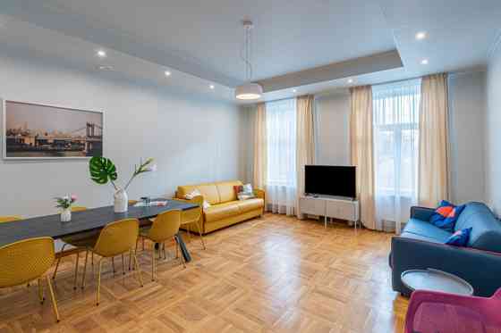 Renovated office building with a large parking lot that can be used for various types of business.   Rīga