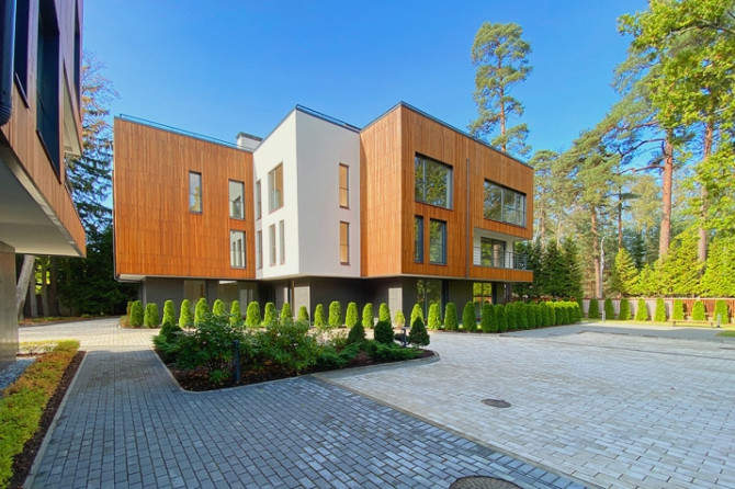 Apartamenti ar savu ārtelpu pastaigas attālumā no jūras. Dzīvojamā platība 81 m, zeme pie Jūrmala - foto 1