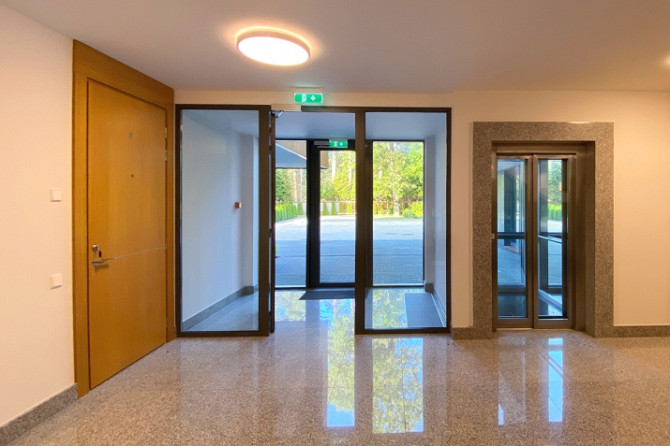 Apartamenti ar savu ārtelpu pastaigas attālumā no jūras. Dzīvojamā platība 81 m, zeme pie Jūrmala - foto 7