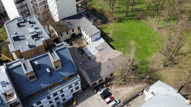 Divas kvalitatīvas ēkas ar zemi.  Īpašuma sastāvs: 1) Zemes gabals : 1274 m2; 2) Fasādes Rīga - foto 3