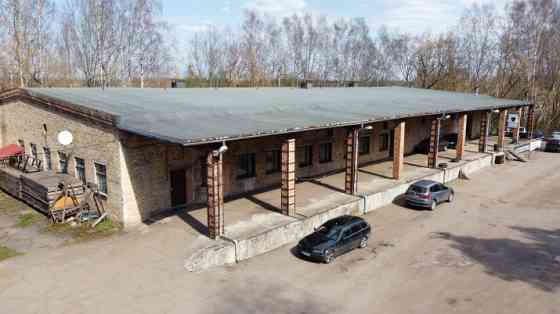 Sausas, neapkurināmas noliktavas ar rampām.  Iežogota, asfaltēta teritorija, kopējā platība 1700 kvm Jūrmala
