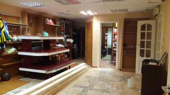 Продается здание в самом центре Риги, на улице А. Чака, 56/2, в закрытом дворе с Рига