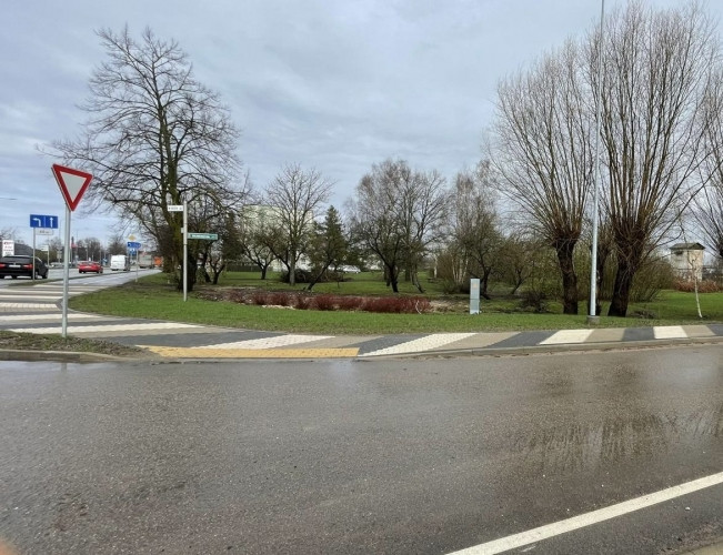 Zeme Salacgrīvā labi redzamā vietā, centrālās ielas malā (Rīga - Ainaži šoseja). Salaspils - foto 2