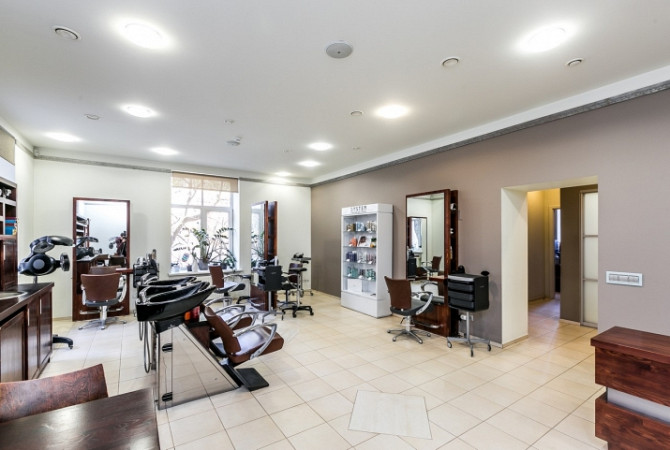 Īpašums atrodas jūgendstila ēkas labiekārtota iekšpagalma..  + Salons ir izvietots divos Rīga - foto 1