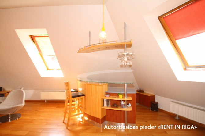 Saules apspīdēts mansarda dzīvoklis pašā Rīgas sirdī  + Renovēta māja; + dzīvoklis ar Rīga - foto 9