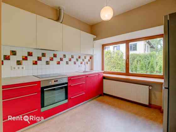 For long-term unfurnished 4-bedroom house in Teika, in a private housing area.  Layout - 1st floor - Rīga