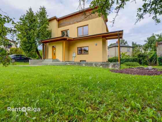 For long-term unfurnished 4-bedroom house in Teika, in a private housing area.  Layout - 1st floor - Rīga