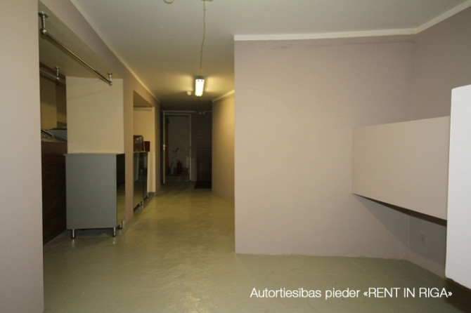 Tiek pārdota ēka-veikals centrā ar visiem  pilsētas komunikācijām. Ir Rīga - foto 7
