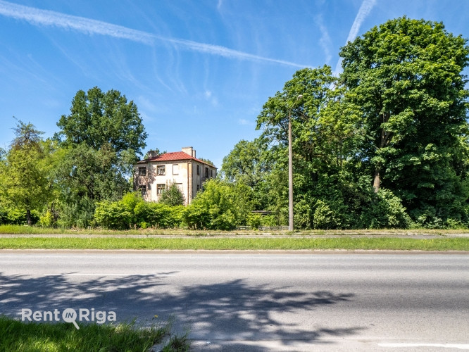 Zeme K. Ulmaņa gatves malā ar potenciālu piebrauktuvi no K. Ulmaņa gatves. Adrese  Paltmales Rīga - foto 3