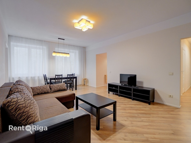 Mēbelēts trīs istabu dzīvoklis pašā pilsētas centrā, kas vienlaikus ļauj baudīt mieru un Rīga - foto 4