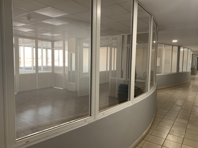 Biroja telpas industriālajā parkā Pļavniekos.  - Nomas maksā iekļauta apsaimniekošanas Rīga - foto 1