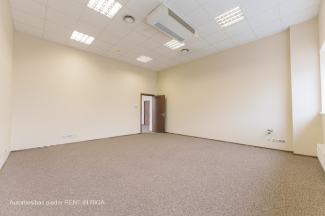 Biroja telpas kravu ostas terminālā 
