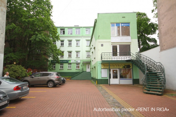 Atsevišķi stāvoša biroju/veikalu ēka Brīvības ielā 144.  Renovēta ēka 4 stāvos, bez Rīga - foto 4