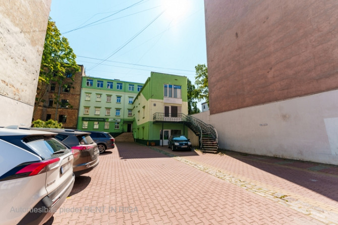 Atsevišķi stāvoša biroju/veikalu ēka Brīvības ielā 144.  Renovēta ēka 4 stāvos, bez Rīga - foto 3