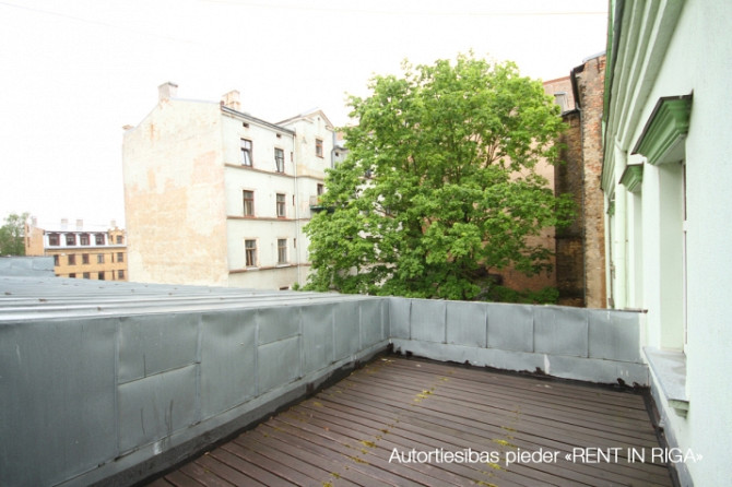 Atsevišķi stāvoša biroju/veikalu ēka Brīvības ielā 144.  Renovēta ēka 4 stāvos, bez Rīga - foto 8