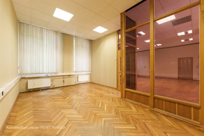 Birojs stratēģiski izdevīgā vietā.  + 3 izolētas biroju telpas; + 1 open space telpa birojam Rīga - foto 6