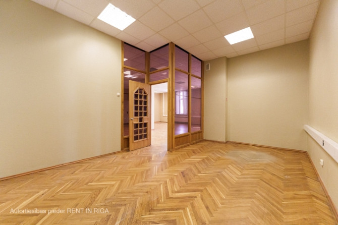 Birojs stratēģiski izdevīgā vietā.  + 3 izolētas biroju telpas; + 1 open space telpa birojam Rīga - foto 5