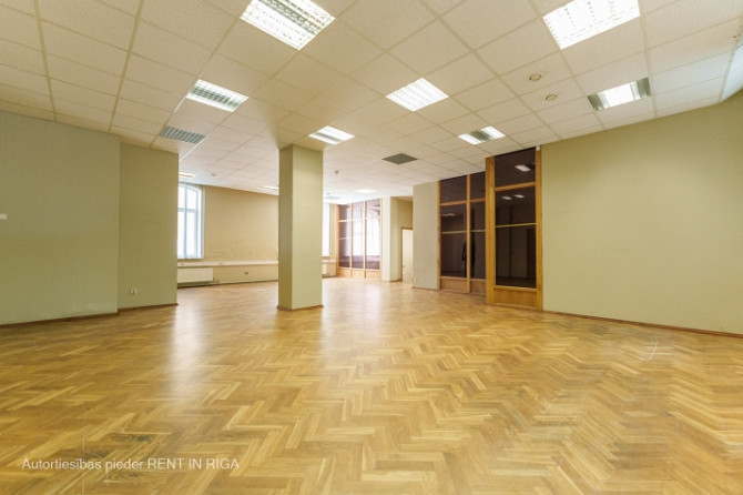 Birojs stratēģiski izdevīgā vietā.  + 3 izolētas biroju telpas; + 1 open space telpa birojam Rīga - foto 3