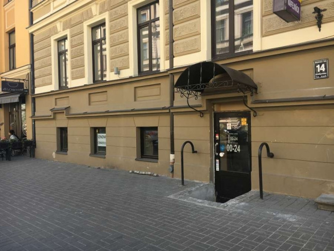 Remontētas puspagraba telpas kapitāli renovētā namīpašumā.  Blaumaņa un Tētbatas ielu Rīga - foto 8