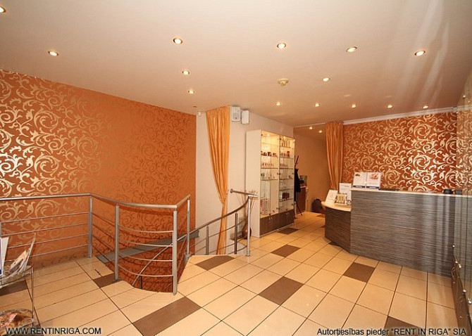 Tirdzniecības telpas divos līmeņos.  + Pirmais stāvs 97 m2, pagrabstāvs 92 m2; + sanmezgls un Rīga - foto 4