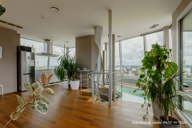 Apartment with one of the most fantastic terraces in Riga!  The apartment is on the 6th and 7th floo Рига - изображение 4