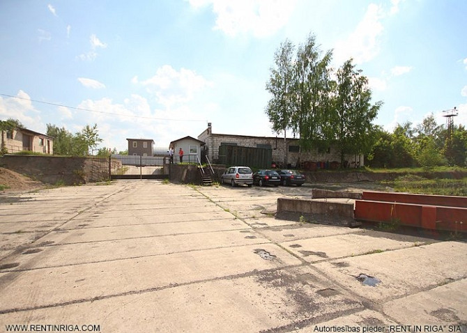 Iežogota teritorija ar dzelzceļa atzaru.   Piedāvājam nomai laukumu 1 000 m2, izklāts ar Rīga - foto 8