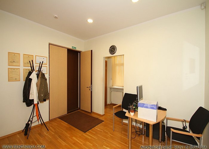 Birojs centrā, pie Dzirnavu ielas, renovētā ēkā, 4. stāvā (lifts).  Platība sastāv no Rīga - foto 5