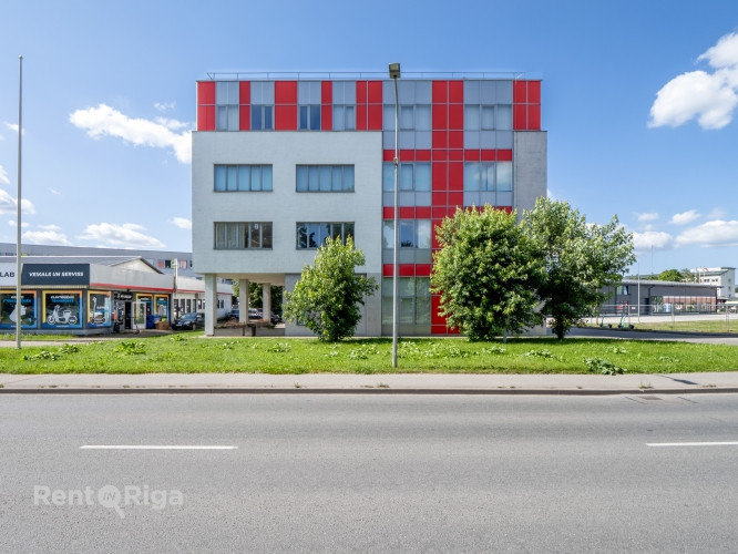 Продаётся офисно-торговое здание в Дарзциемсе.  На 1 этаже  торговые площади, Рига - изображение 1