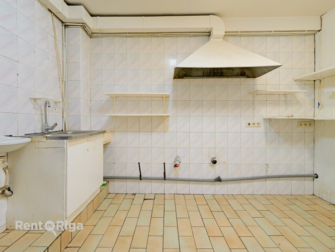 Nomai pieejamas tirdzniecības telpas ar lielisku atrašanās vietu Brīvības ielā.  Telpu Rīga - foto 7