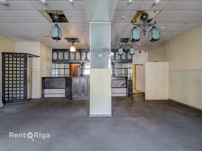 Nomai pieejamas tirdzniecības telpas ar lielisku atrašanās vietu Brīvības ielā.  Telpu Rīga - foto 3