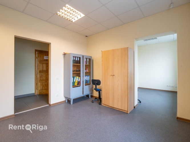 Pārdod multifunkcionālu īpašumu Ganību dambī 22a.  Ēkas 2. stāvs ar kopējo platību 450 m Rīga - foto 6