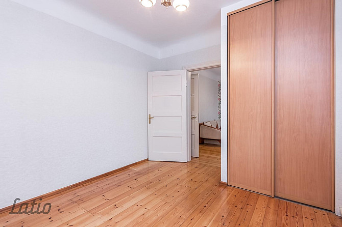 Tiek izīrēts mājas pirmais stāvs! 
Plānojuma raksturojums: gaiša virtuve  ar ietilpīgam Rīga - foto 5