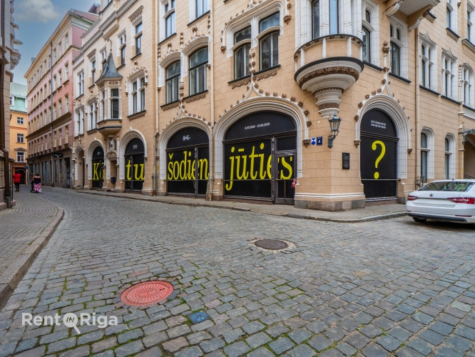 Viena no visskaistākajām ēkām Baltijā.  Ēka ietilpst Ģilžu kompleksā.  Lielās ģildes Rīga - foto 3