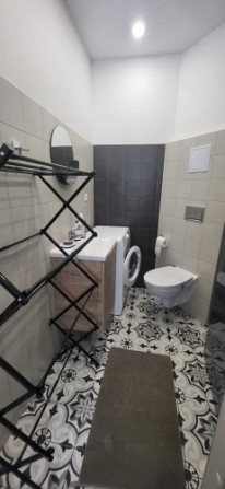 Studio dzīvoklis Rīgas centrā ar zemiem komunālajiem maksājumiem.  Tiek izīrēts studio tipa Rīga - foto 12